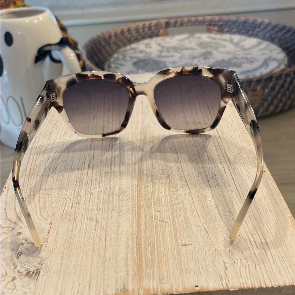 Diff Eyewear Beige Tortoise Square Sunglasses - image 3